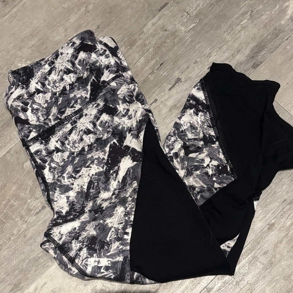 GAP Black and White Patterned Leggings